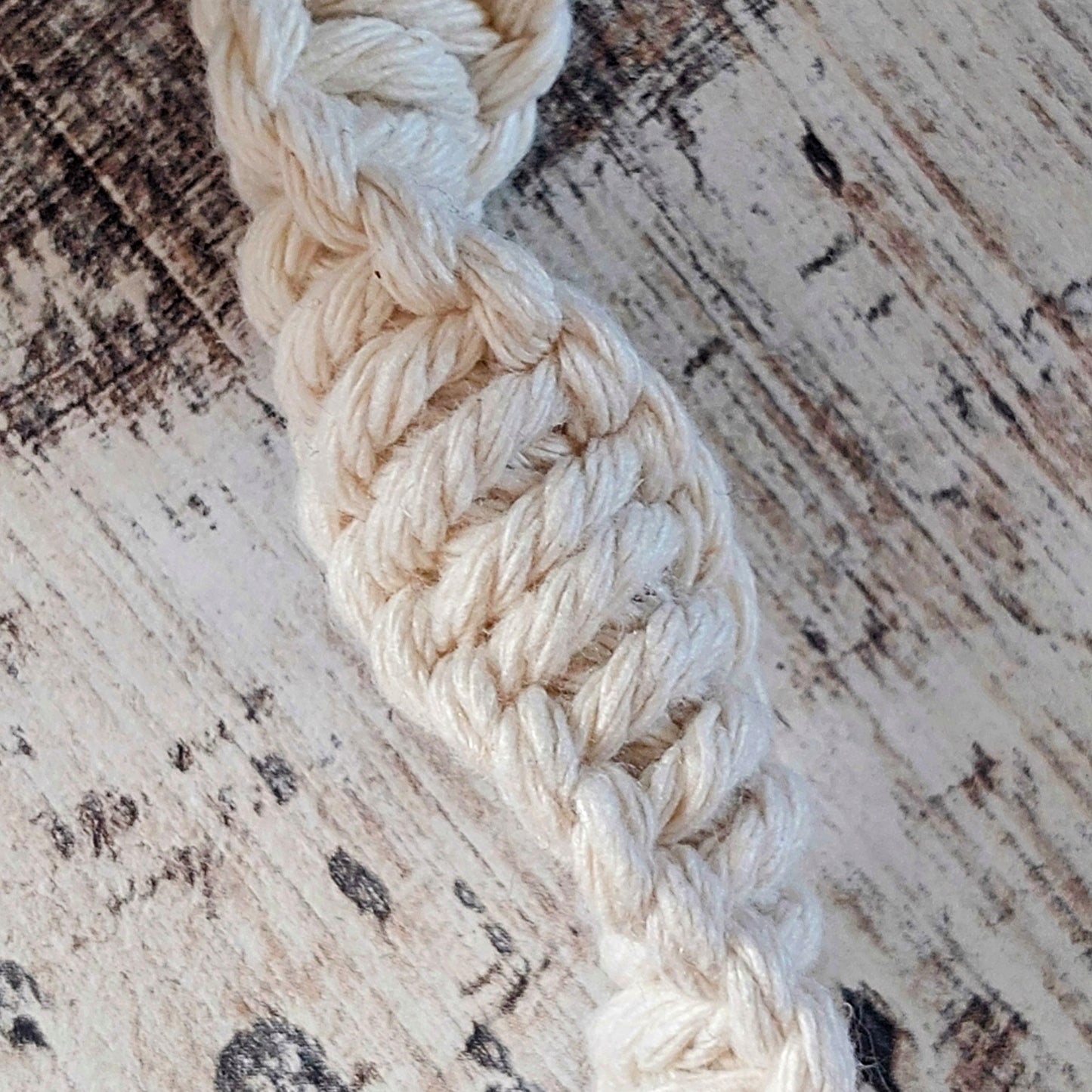 Handgeknüpfter Makramee Schlüsselanhänger "Spirale" | Dein Boho-Begleiter