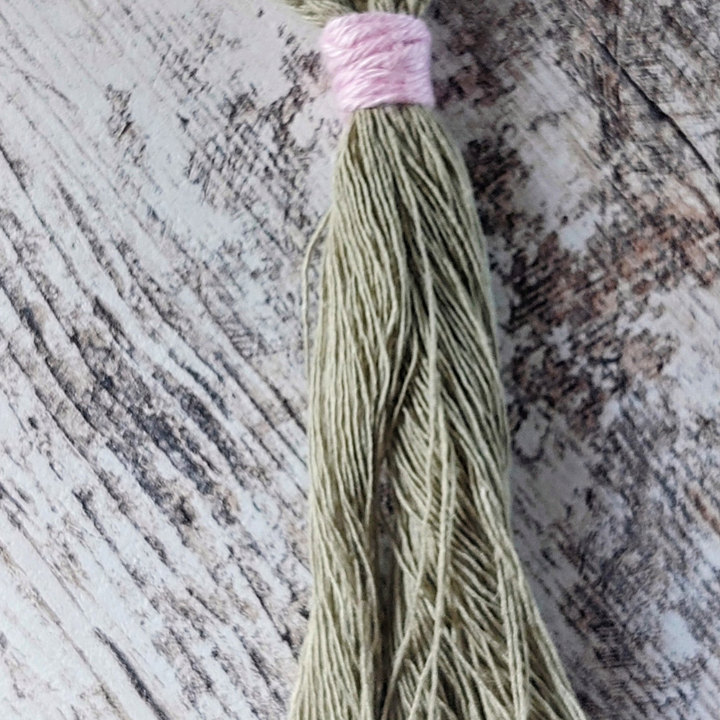 Handgeknüpfter Makramee Schlüsselanhänger "Herzknoten" | Boho-Accessoire & Talisman