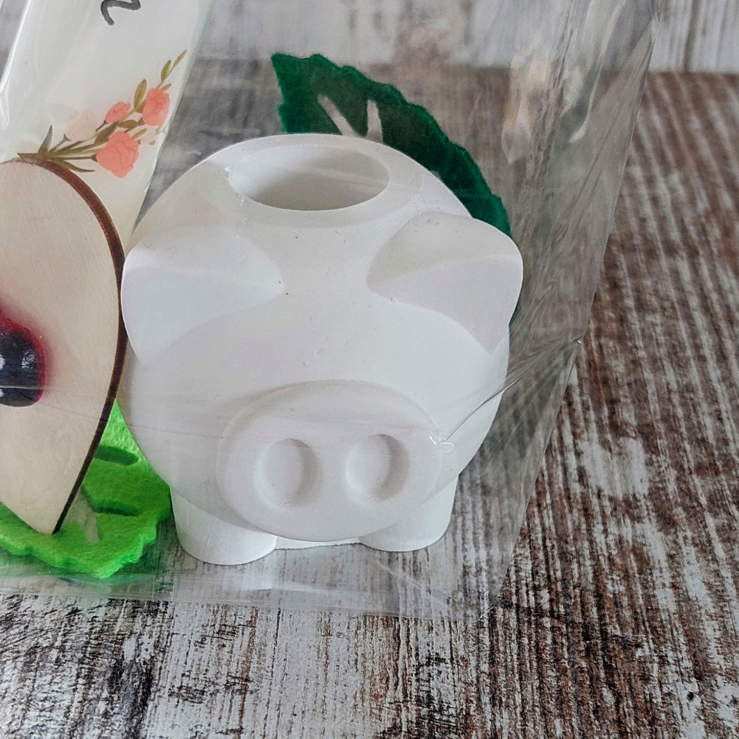 Schweinchen-Gruß mit Herz & Glück: Dein zauberhaftes Geschenkset