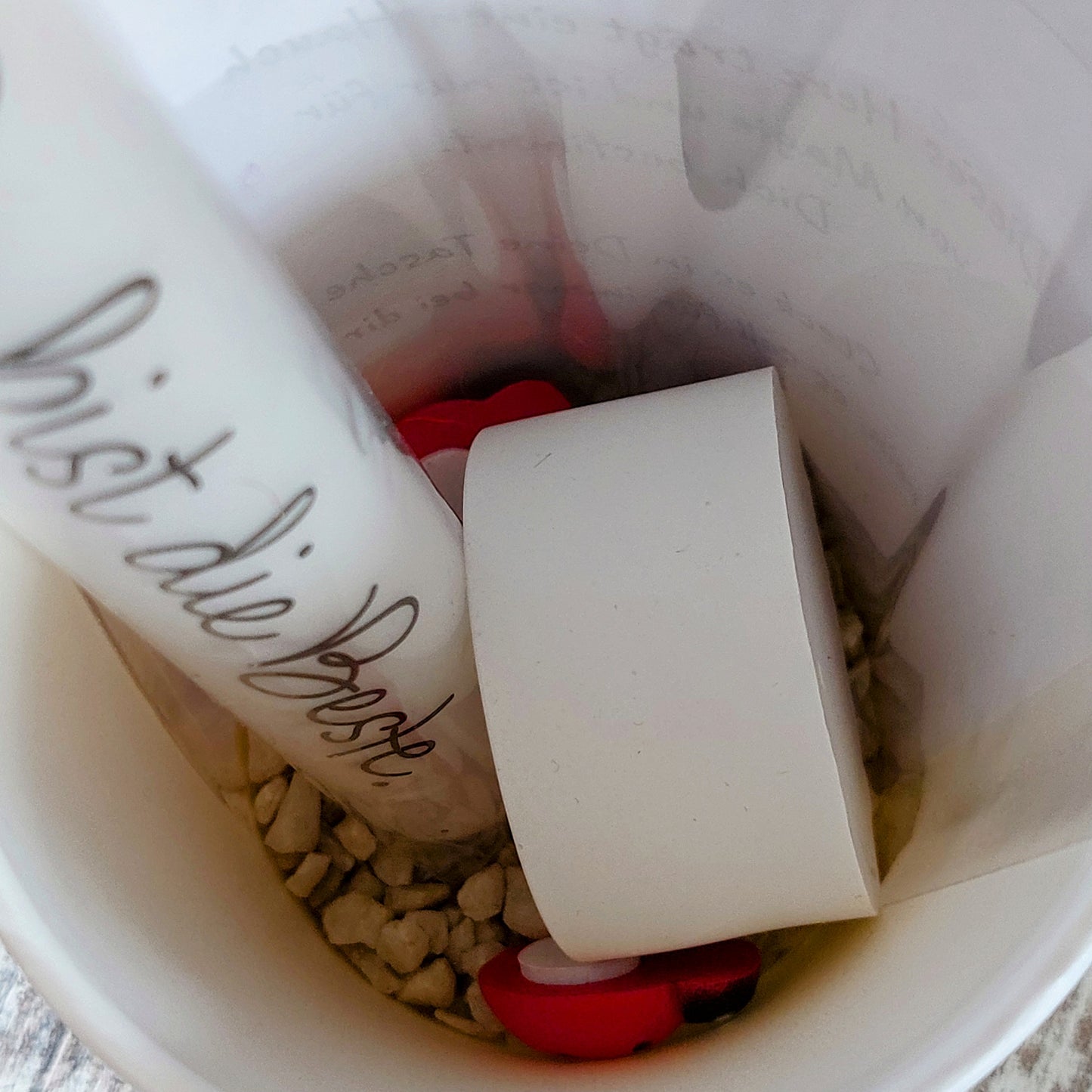 Herzensbotschaft im Becher: "Du bist die Beste" mit magischem Taschenherz