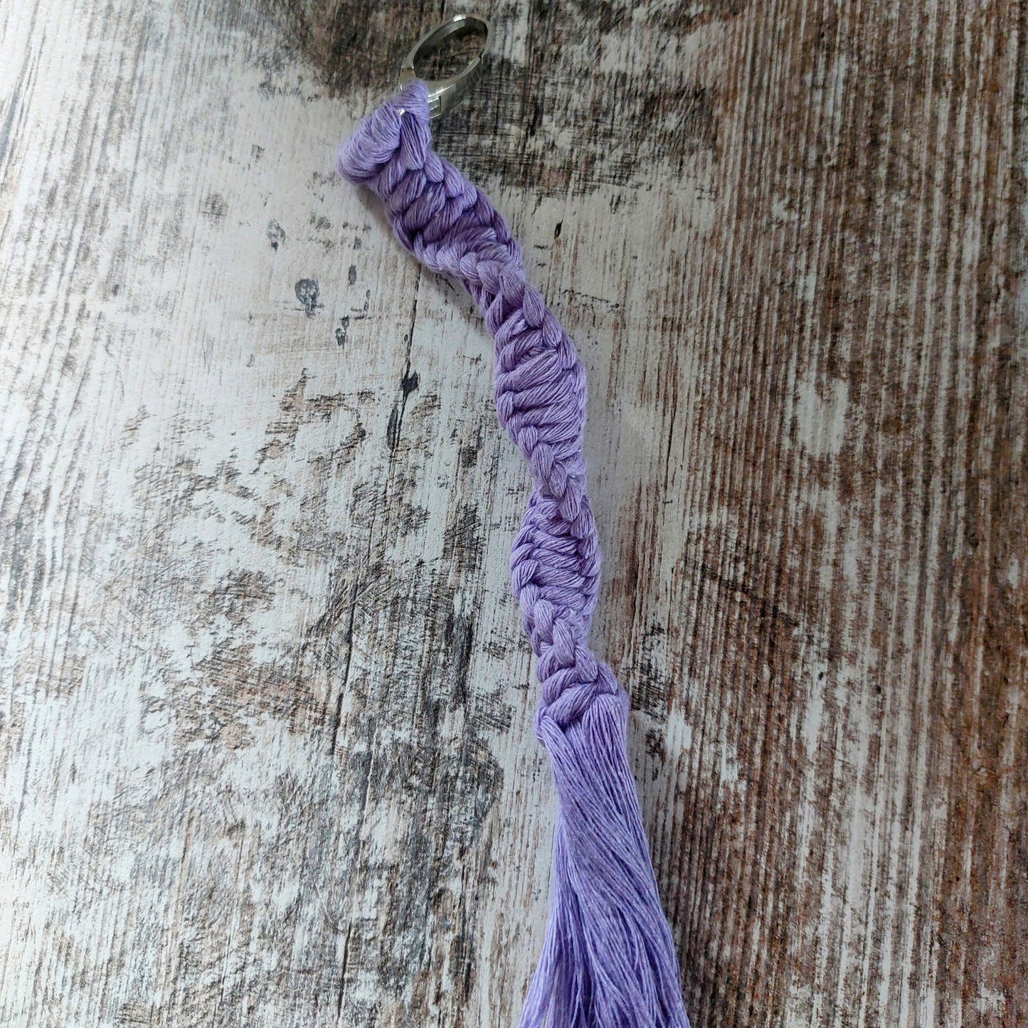 Handgeknüpfter Makramee Schlüsselanhänger "Spirale" | Dein Boho-Begleiter