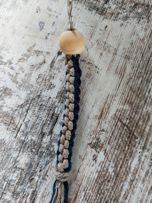 Handgeknüpfter Makramee Schlüsselanhänger "Wegbegleiter" | Boho-Accessoire aus Baumwolle