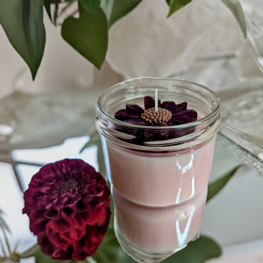 Handgegossene Sojawachs-Kerze "FlowerBomb" – Ein Hauch von Luxus für dein Zuhause