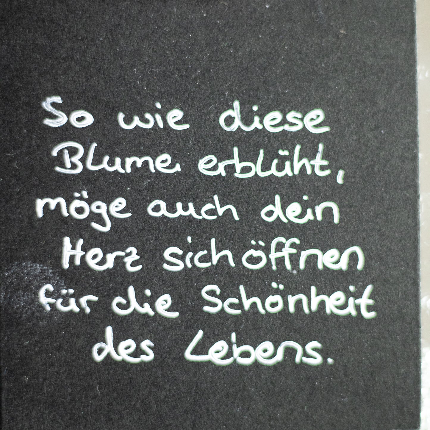 "Blühende Herzen" - Handgegossene Sojawachs-Blume mit inspirierendem Spruch