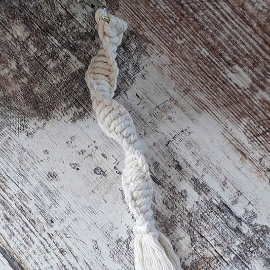 Handgeknüpfter Makramee Schlüsselanhänger "Spirale" | Dein Boho-Begleiter