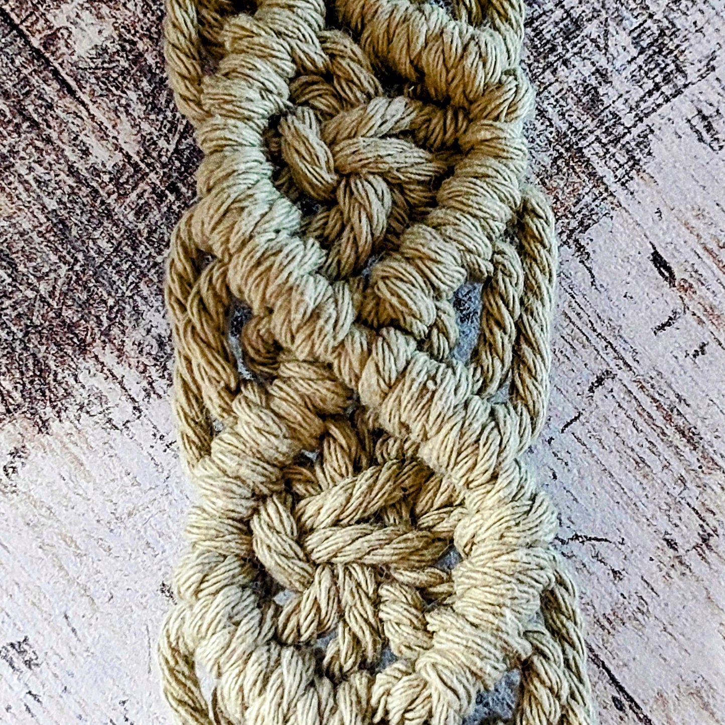 Handgeknüpfter Makramee Schlüsselanhänger "Herzknoten" | Boho-Accessoire & Talisman