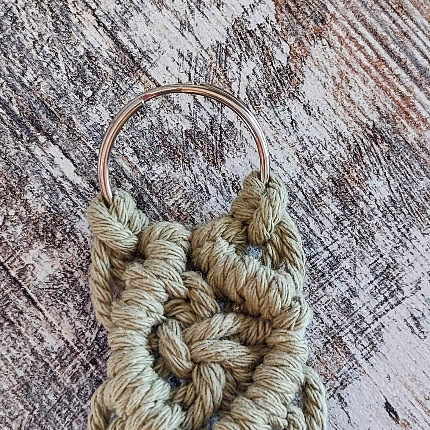 Handgeknüpfter Makramee Schlüsselanhänger "Herzknoten" | Boho-Accessoire & Talisman