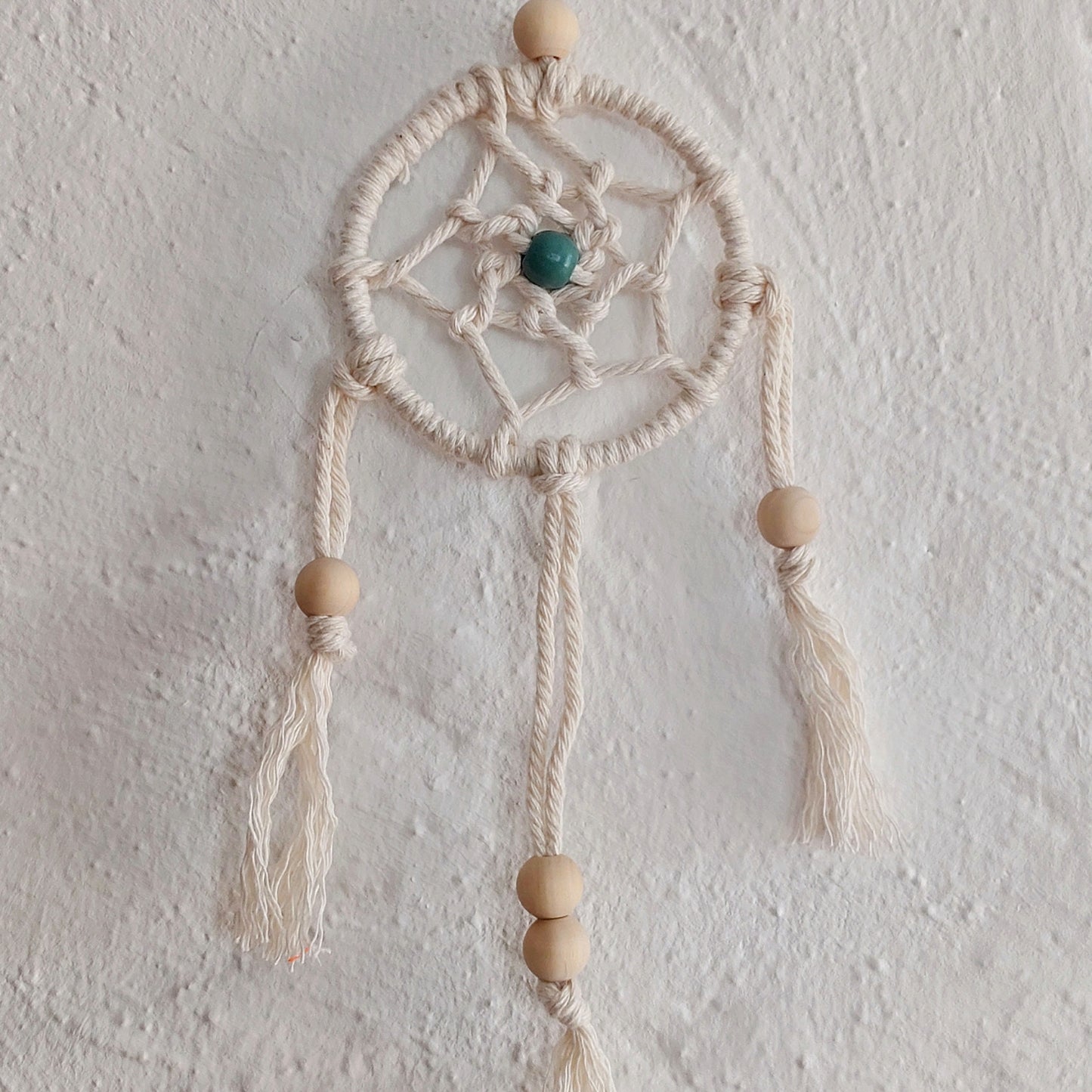 Mini Makramee Traumfänger "Süße Träume Duo" – Handgeknüpfte Herzensstücke für Ihr Zuhause