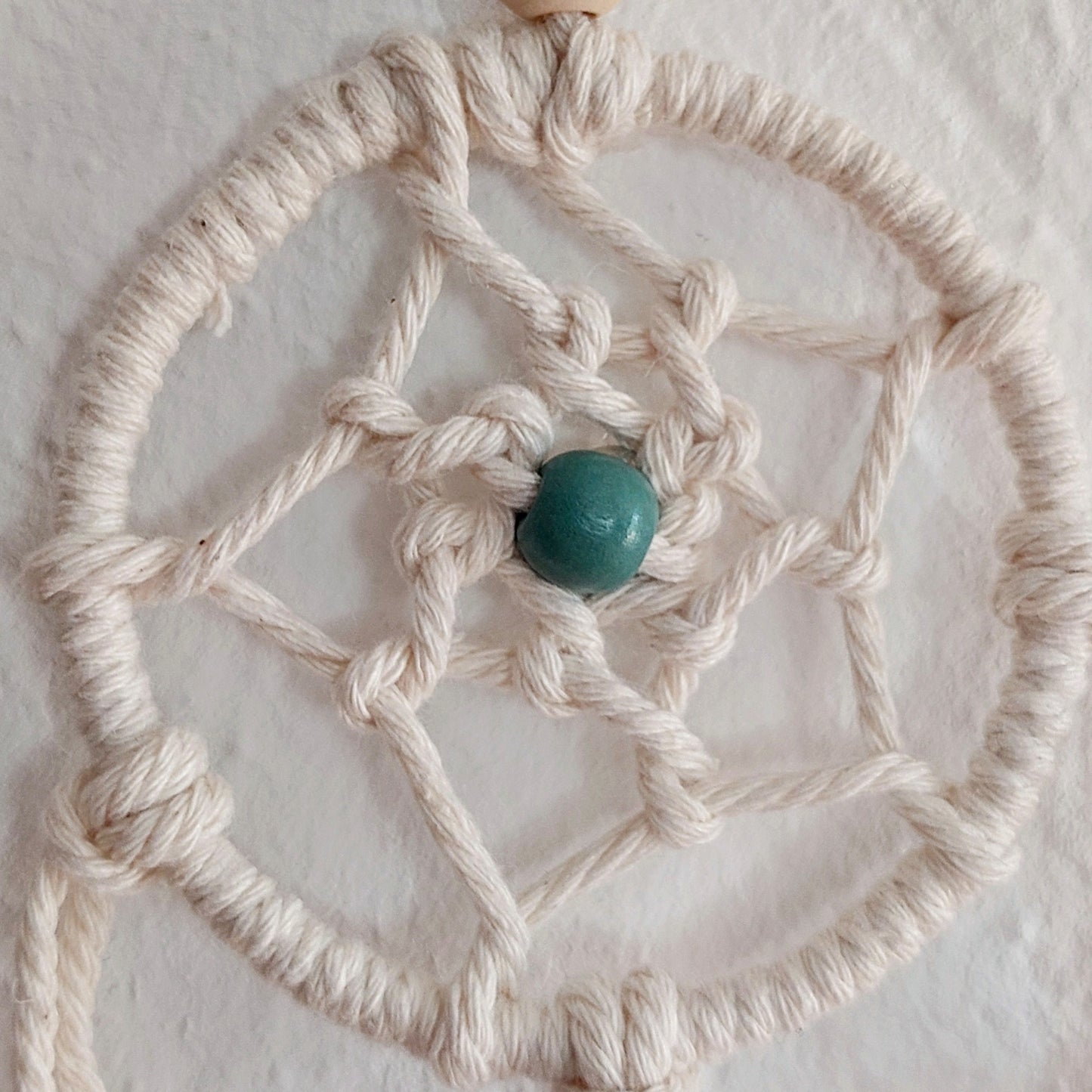 Mini Makramee Traumfänger "Süße Träume Duo" – Handgeknüpfte Herzensstücke für Ihr Zuhause