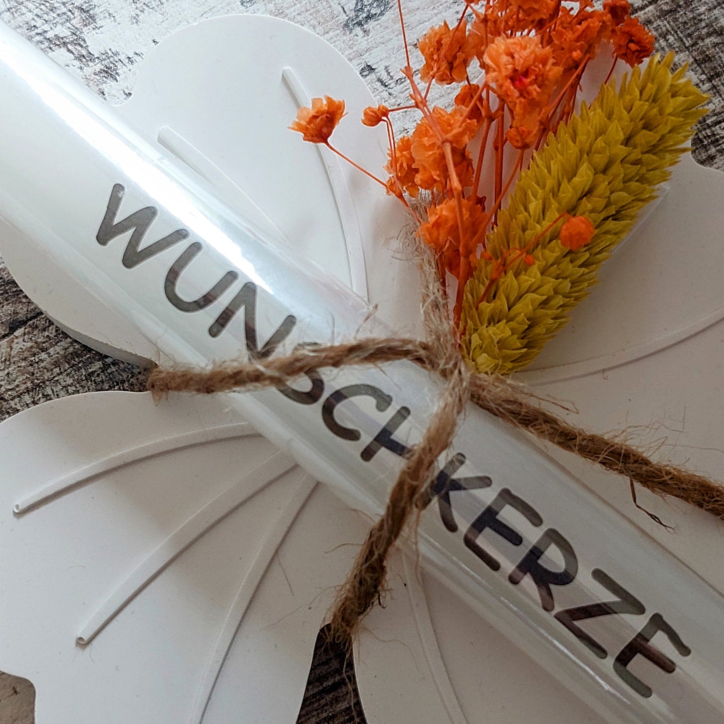 Dekorative Stabkerze mit KeraKraft Kleeblatt & Kerzentattoo