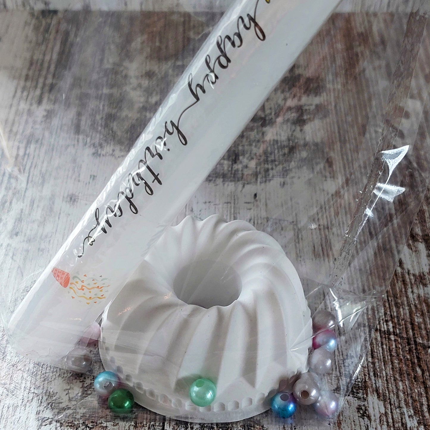 Handgemachtes Geburtstagsset "Kleine Freude": Kerzenständer Gugelhupf & Happy Birthday Kerze – Dein Unikat von Herzensstücke by Sara