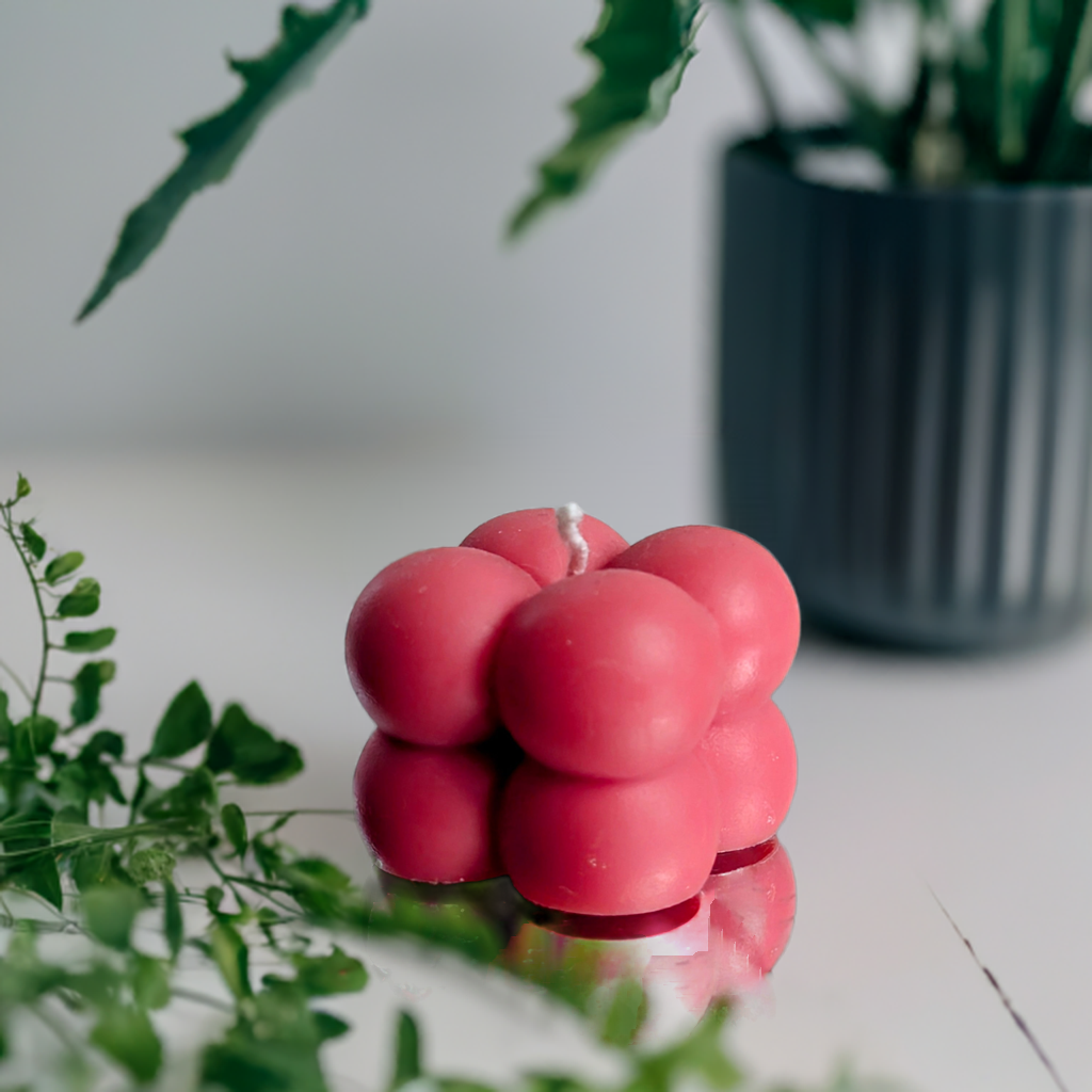 Wunderschöne Kugelkerze aus Sojawachs – ein handgefertigtes Herzensstück für Ihr Zuhause